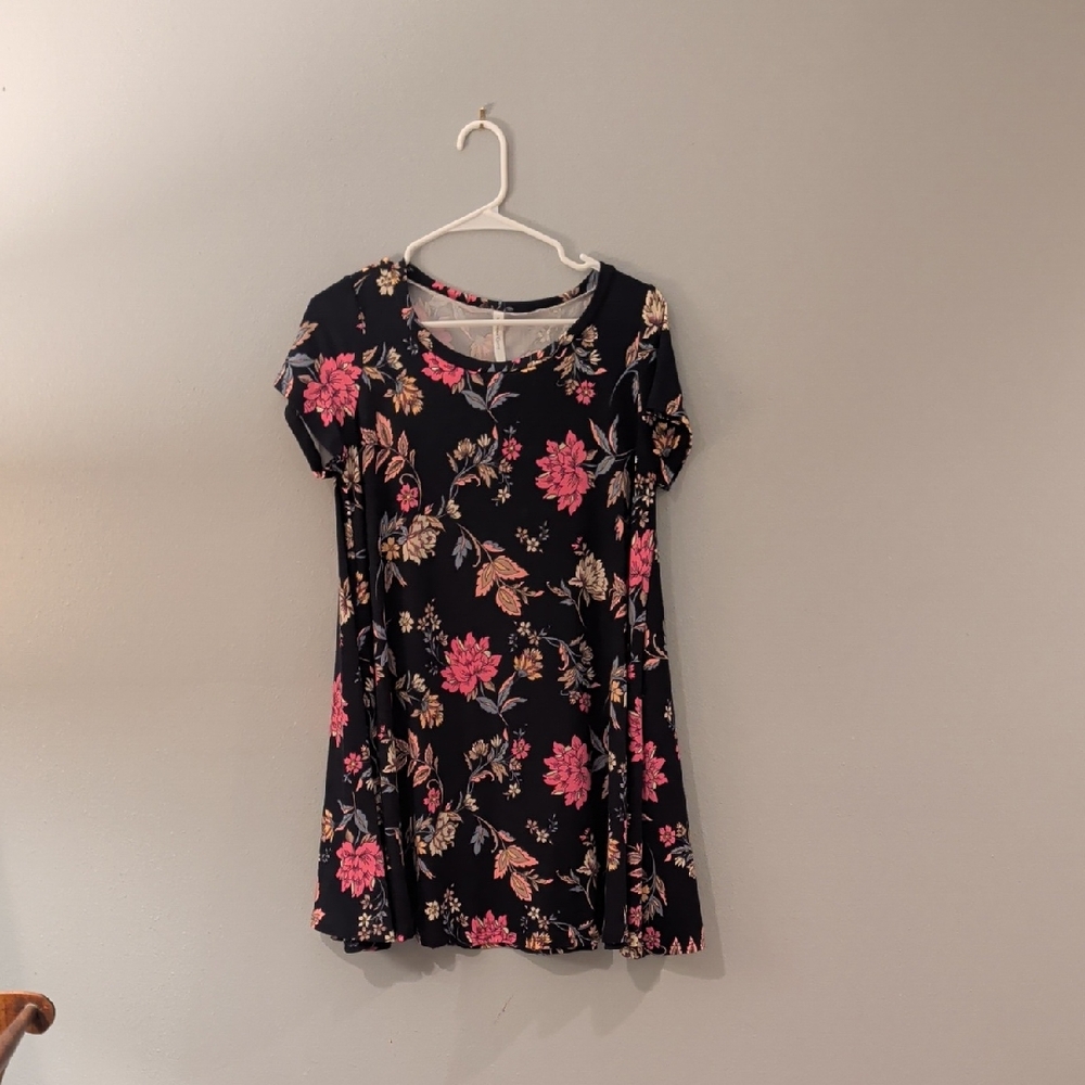 Chic Floral Casual Dress - Black and Pink